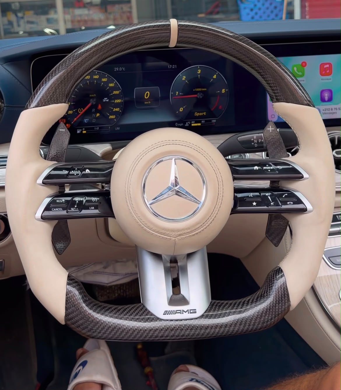Volant Carbone Custom – Mercedes-AMG Cuir Beige Nappa | Étoile Chromée