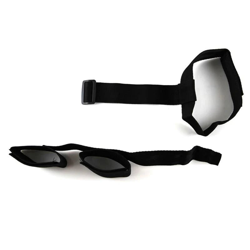 Contraintes BDSM menottes & collier
