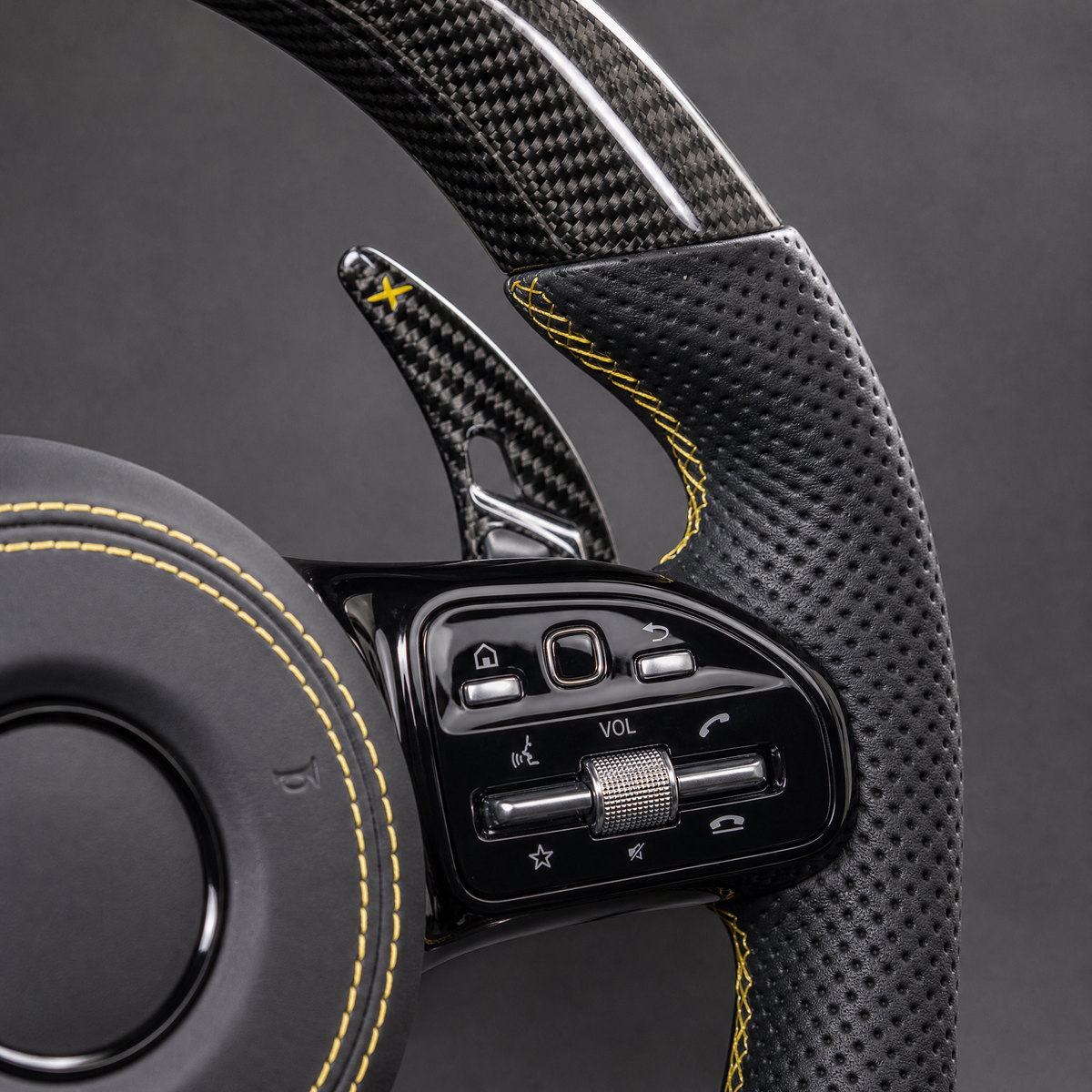 Volant Carbone Custom – Mercedes-AMG Édition Jaune | Étoile Noir Brillant