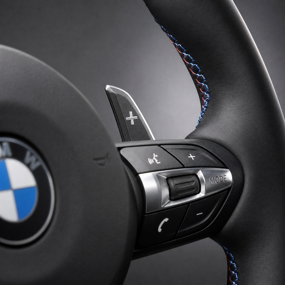 Volant BMW M Sport | Cuir Noir & Surpiqûres Tricolores