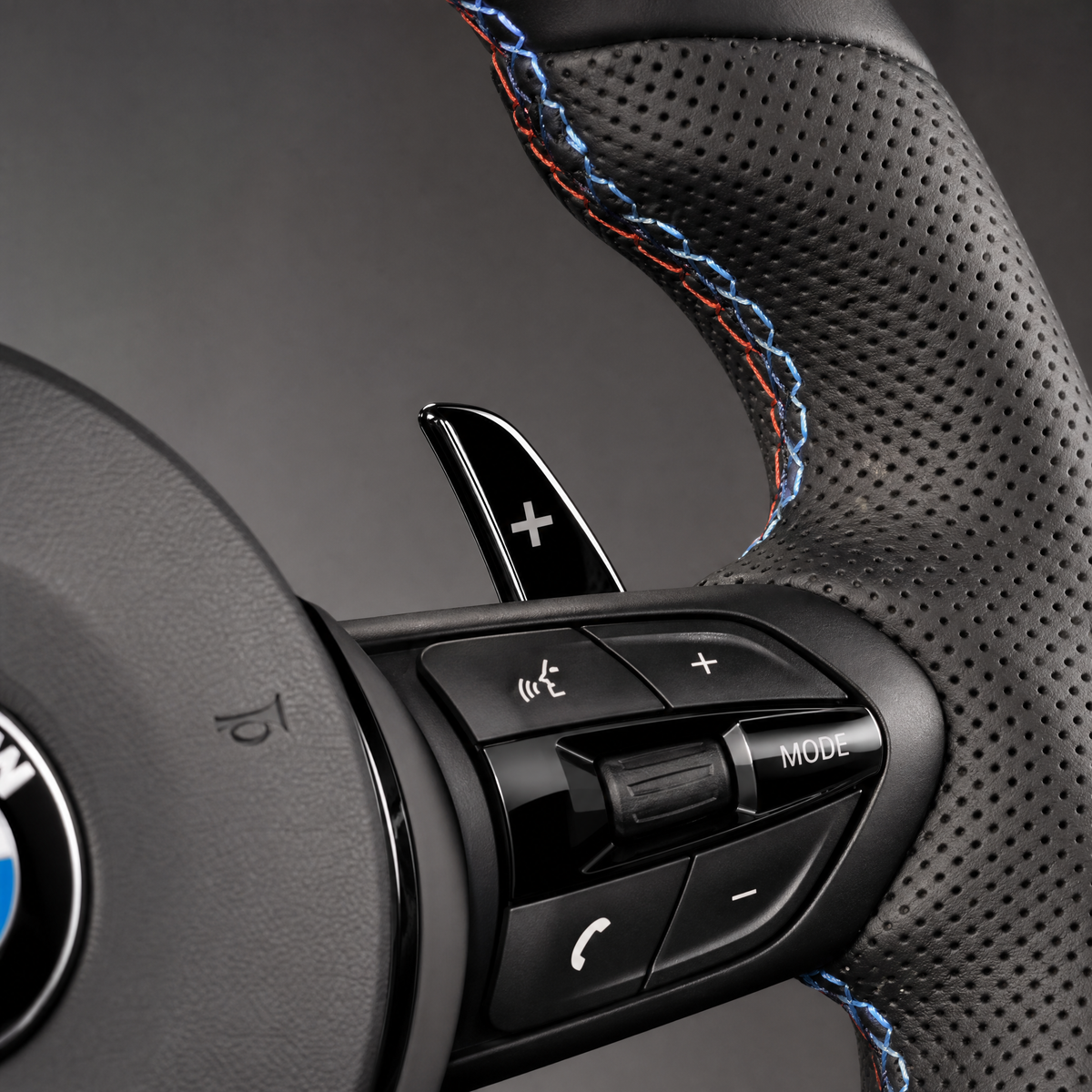 Volant BMW M Sport Méplat Custom – Cuir Noir | Surpiqûres Tricolores