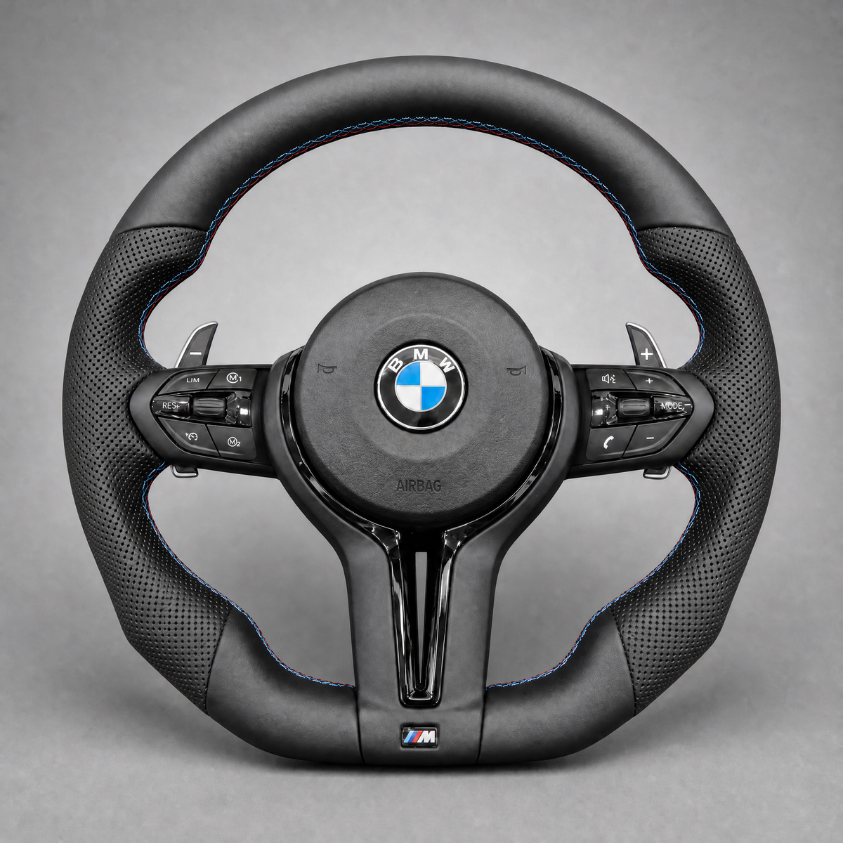 Volant BMW M Sport Méplat Custom – Cuir Noir | Surpiqûres Tricolores