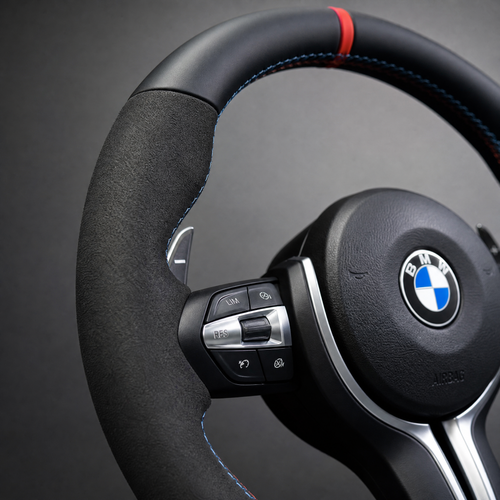 Volant BMW M Sport Méplat Custom – Alcantara | Surpiqûres Tricolores