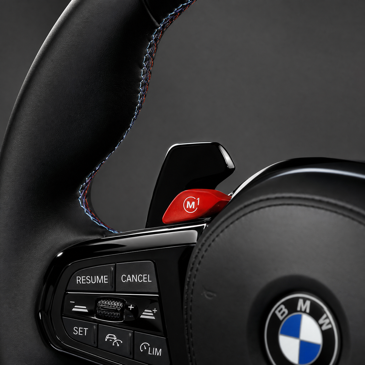 Volant BMW M CS Custom M2 M3 M4 M5 – Cuir Noir | Boutons M Rouges & Palettes Gloss Black